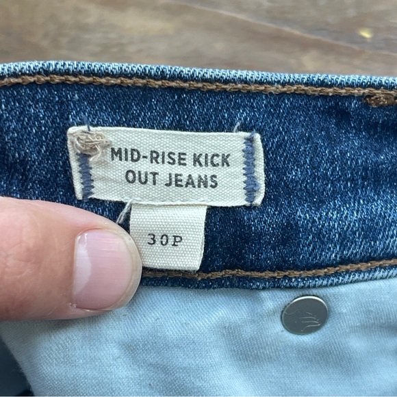 Madewell Midrise Kick Out Jeans Size 30P - Picture 8 of 8